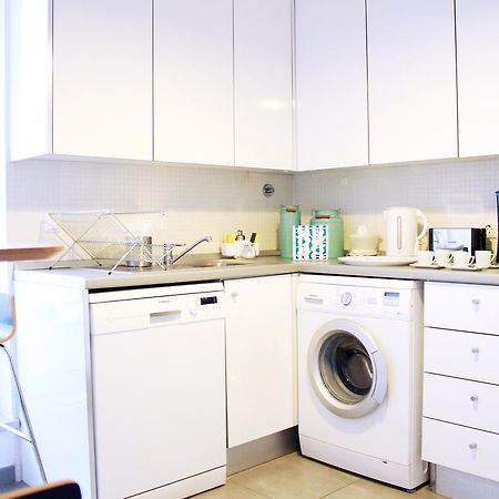 ALTIDO Modern 1-bed Apt with terrace, moments from São Bento Palace Lisboa Exterior foto