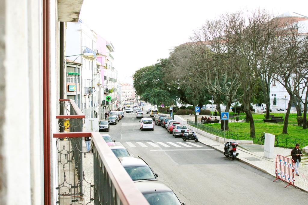 ALTIDO Modern 1-bed Apt with terrace, moments from São Bento Palace Lisboa Exterior foto
