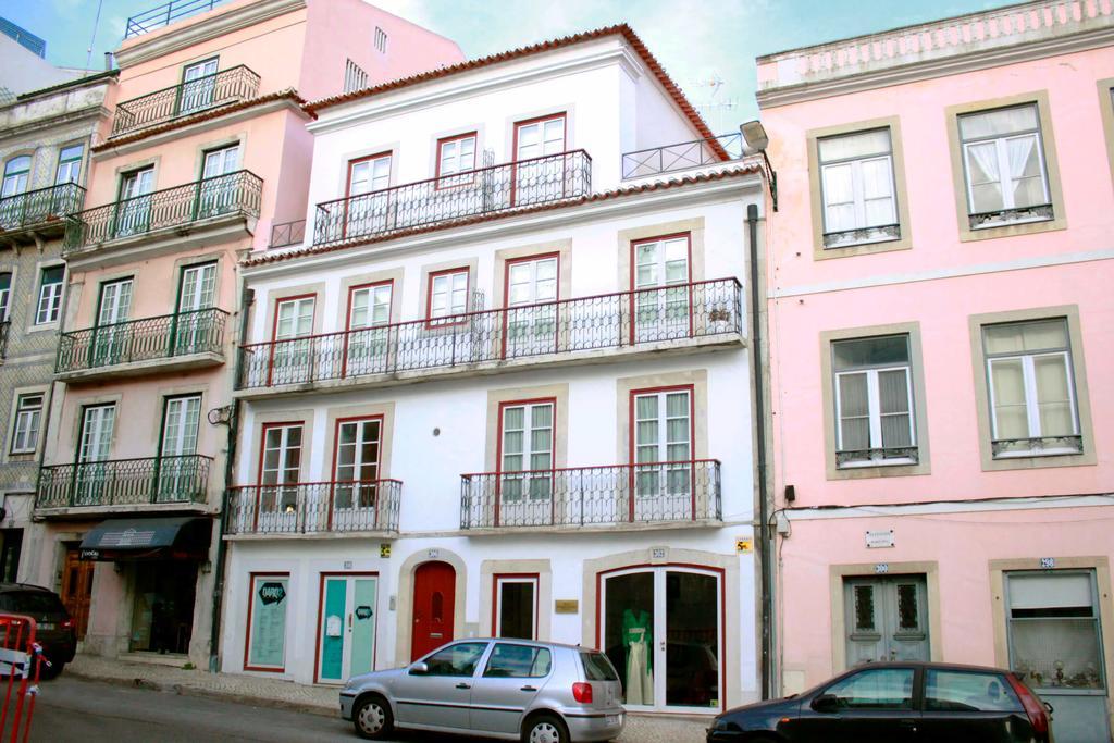 ALTIDO Modern 1-bed Apt with terrace, moments from São Bento Palace Lisboa Exterior foto