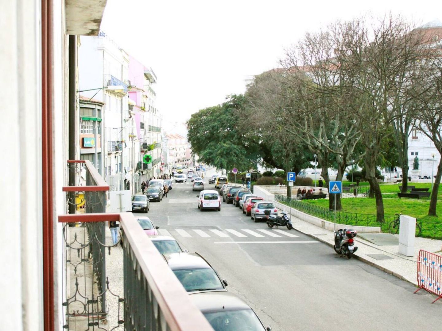 ALTIDO Modern 1-bed Apt with terrace, moments from São Bento Palace Lisboa Exterior foto