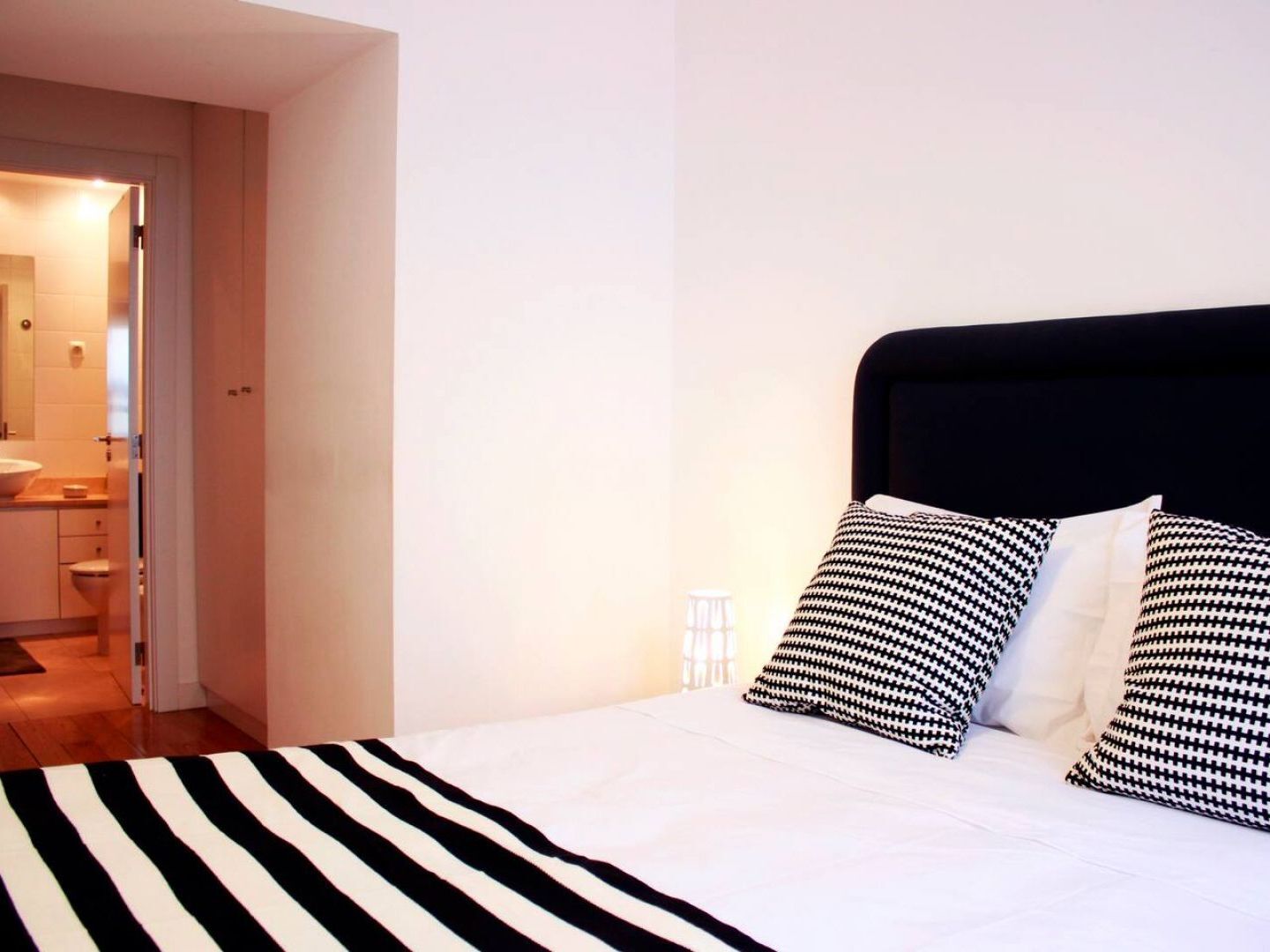 ALTIDO Modern 1-bed Apt with terrace, moments from São Bento Palace Lisboa Exterior foto